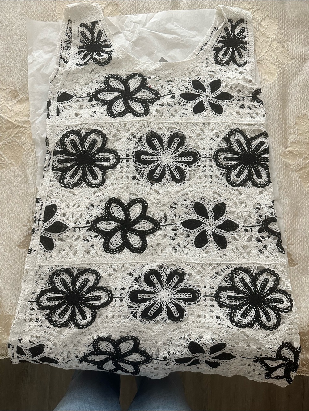 India Boutique White Crochet Mini Dress with Black Floral Appliqués Brand New - Picture 2 of 3